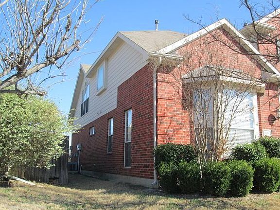 3rd image of 615 Castleford Dr