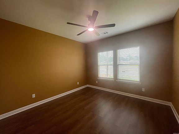 4th image of 66 Springtree Cir