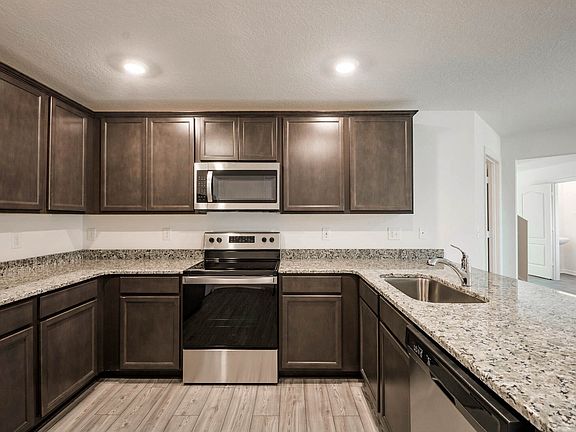 Hosting is made easy with this chef-ready kitchen