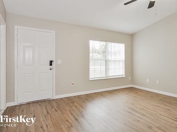 5th image of 22 Whitcock Ln