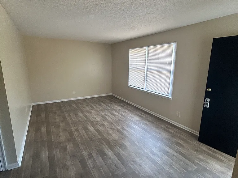 326 W Starmount Ave #11 — Photo 3