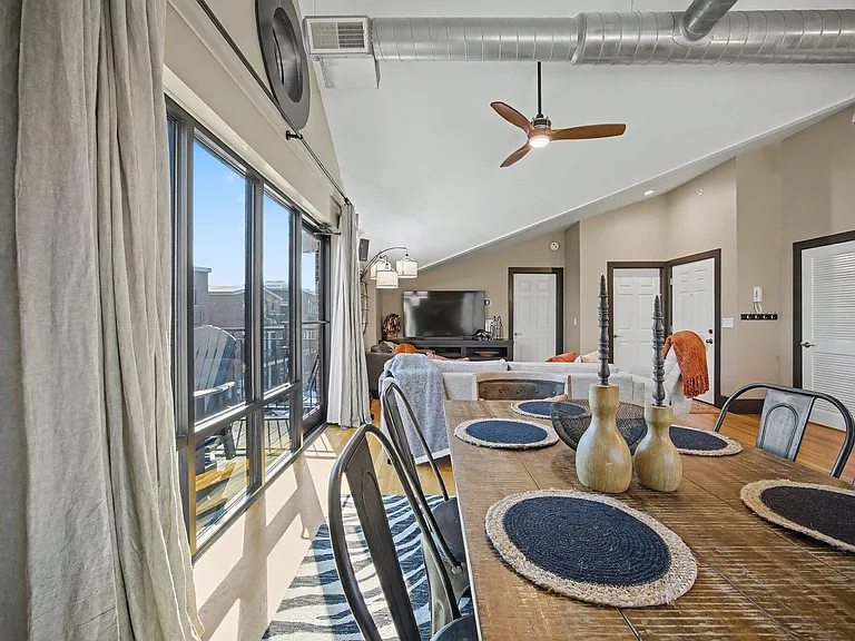 261 S Limestone St #304 — Photo 21