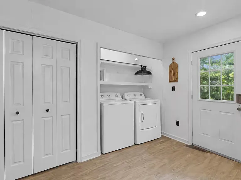 5475 Lauradell Ave — Photo 25