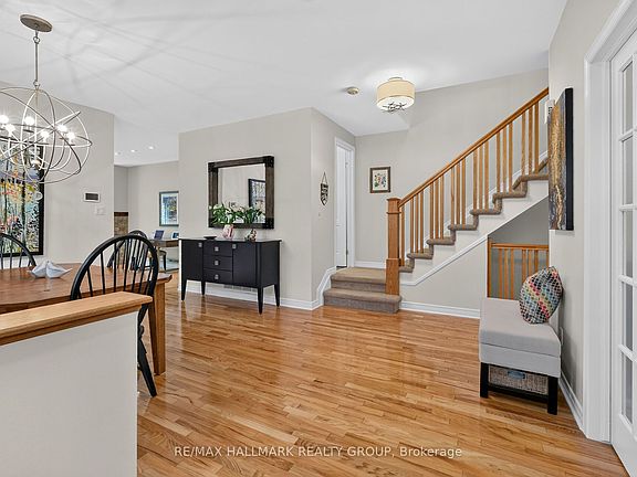 3rd image of 17 Creeks End Ln