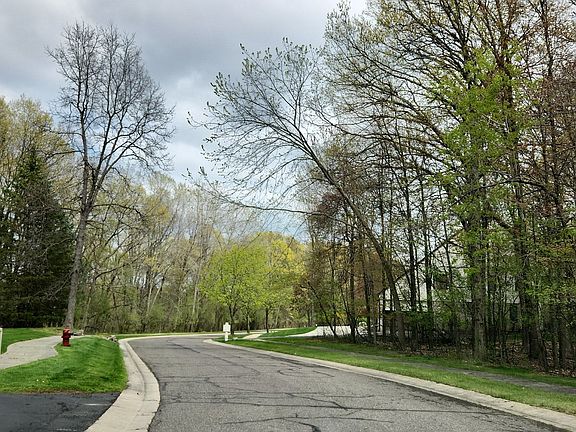 4th image of 7001 Lakemont Cir