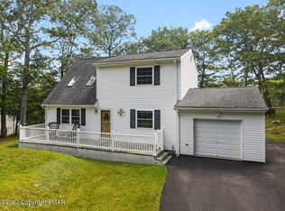 187 Purple Martin Dr, Bushkill, PA 18324