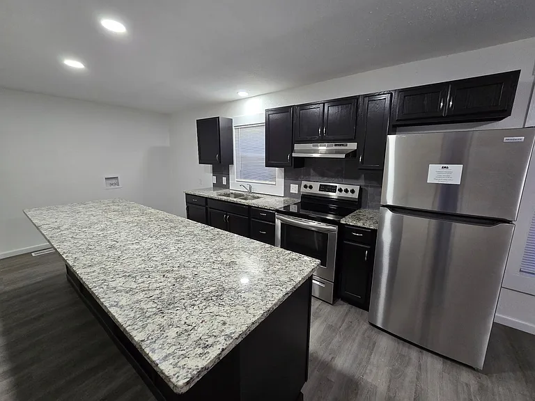 1207 W Florida St — Photo 3
