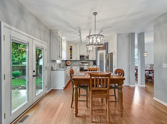5th image of 219 Gregory M Sears Dr