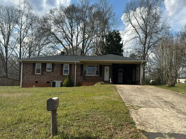 210 Doyle Dr, Seneca, SC 29678