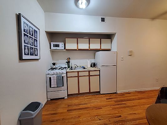 5th image of 1978 2nd Ave #4