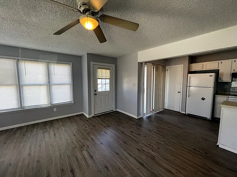 3929 Highridge Dr SW #D — Photo 7