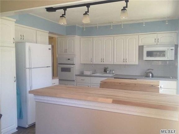Bright upgraded kitchen