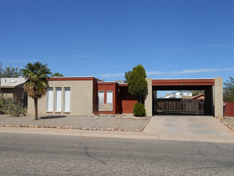 5111 Paseo Las Palmas