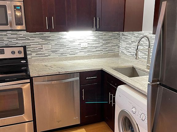 3rd image of 1555 N Sandburg Ter APT 116