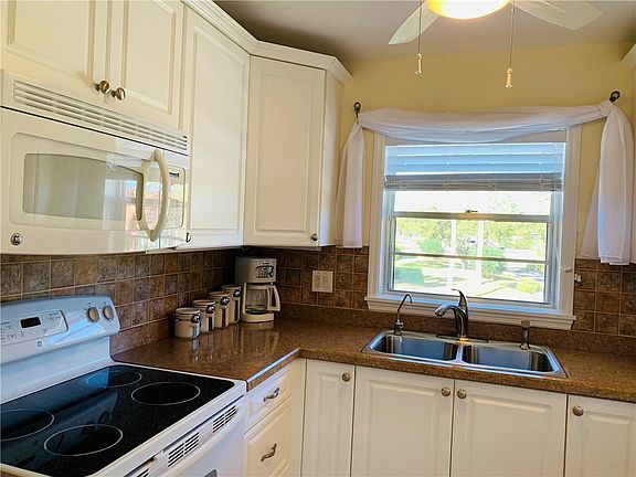 3rd image of 17 Vista Palm Ln