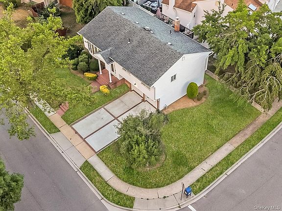 4th image of 900 Flanders Drive