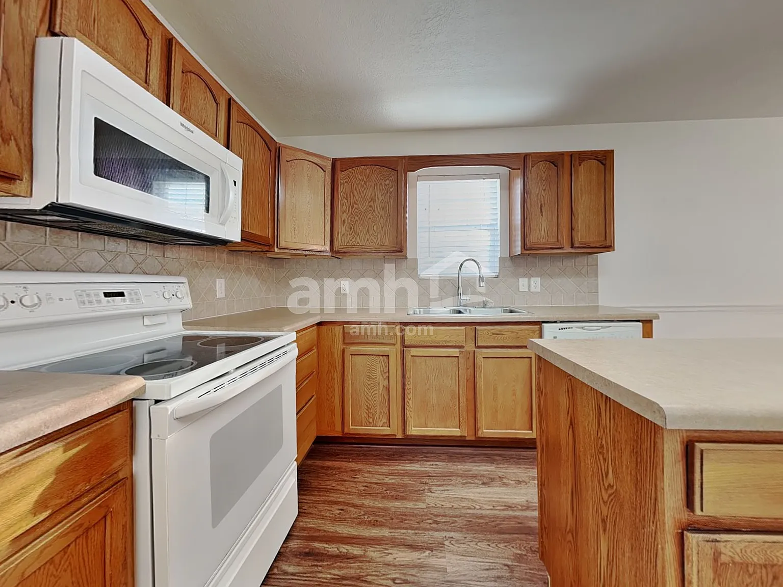 3 bed, 2.0 bath, 1566 sqft, $2,180 — Photo 3