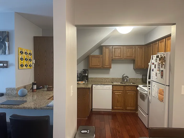 Kitchen with full appliances