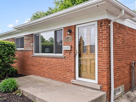 5th image of 13144 Stamford Ave
