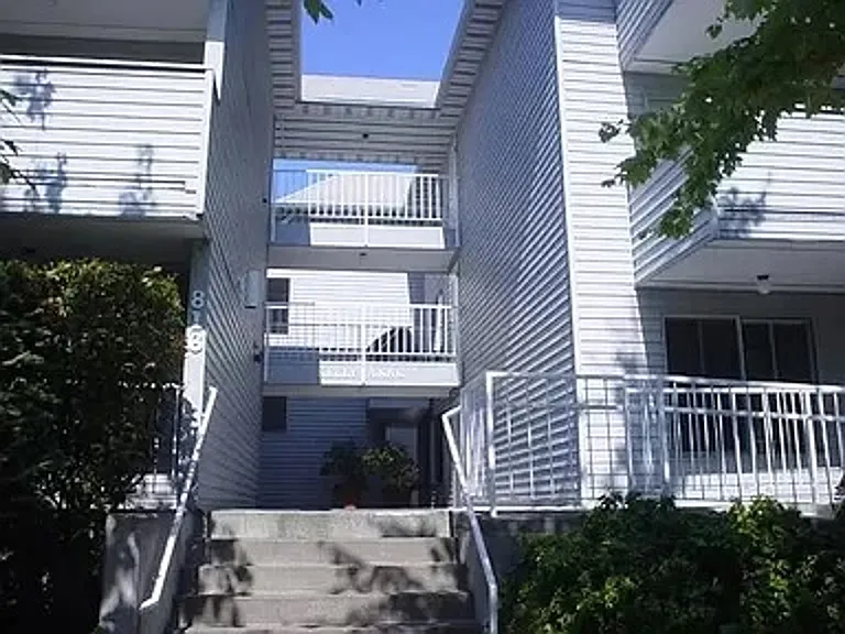 Kelly Anne Apartments — Photo 1