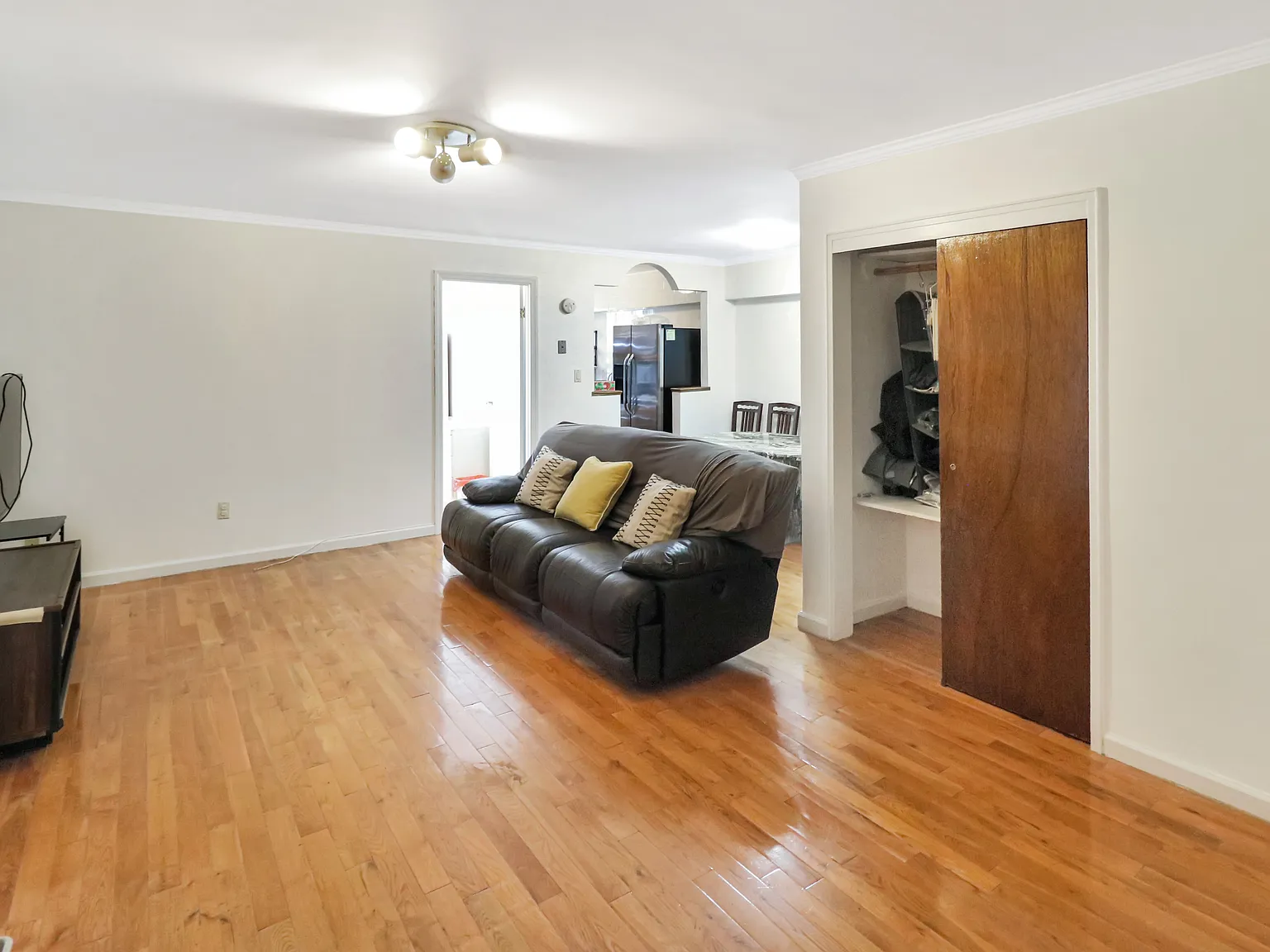 2 bed, 834 sqft, $2,600 — Photo 2