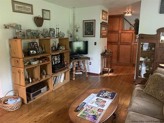 4th image of 6 Arnold Dr