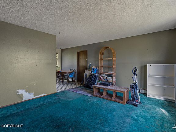4th image of 697 Sycamore Cir