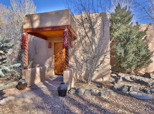 106 Oakeley Rd, Taos, NM 87571
