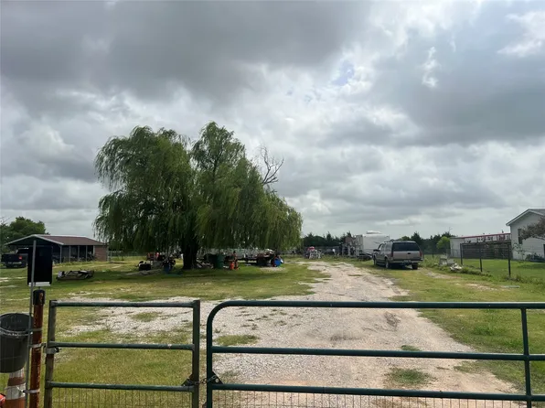 1461 County Road 697, Farmersville, TX 75442