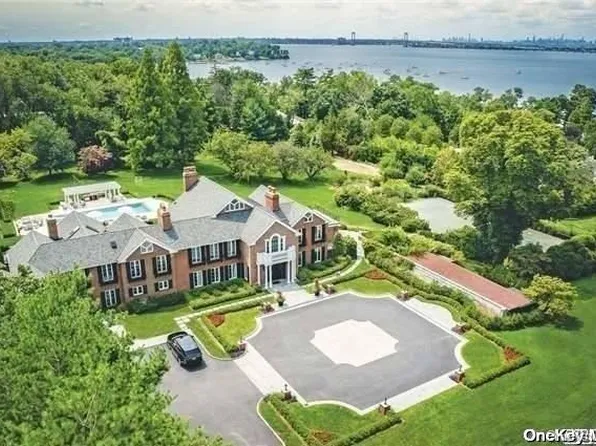 198 Kings Point Rd Road, Great Neck, NY 11024