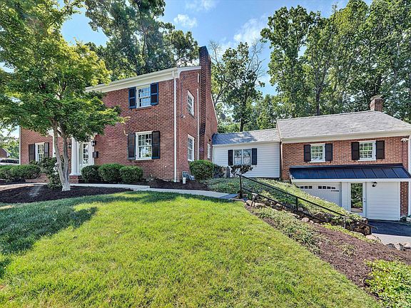 2nd image of 3052 Poplar Ln SW