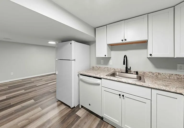lower level kitchen