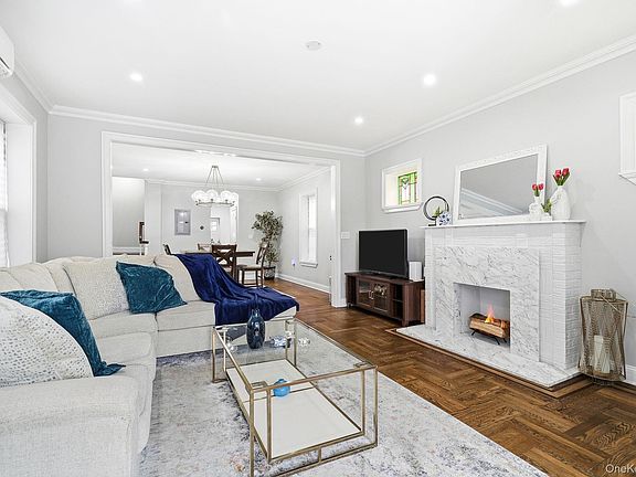 4th image of 1163 Rhinelander Avenue