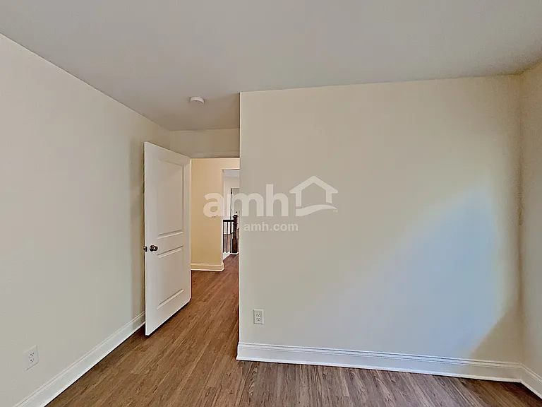 704 Sierra Ct — Photo 18