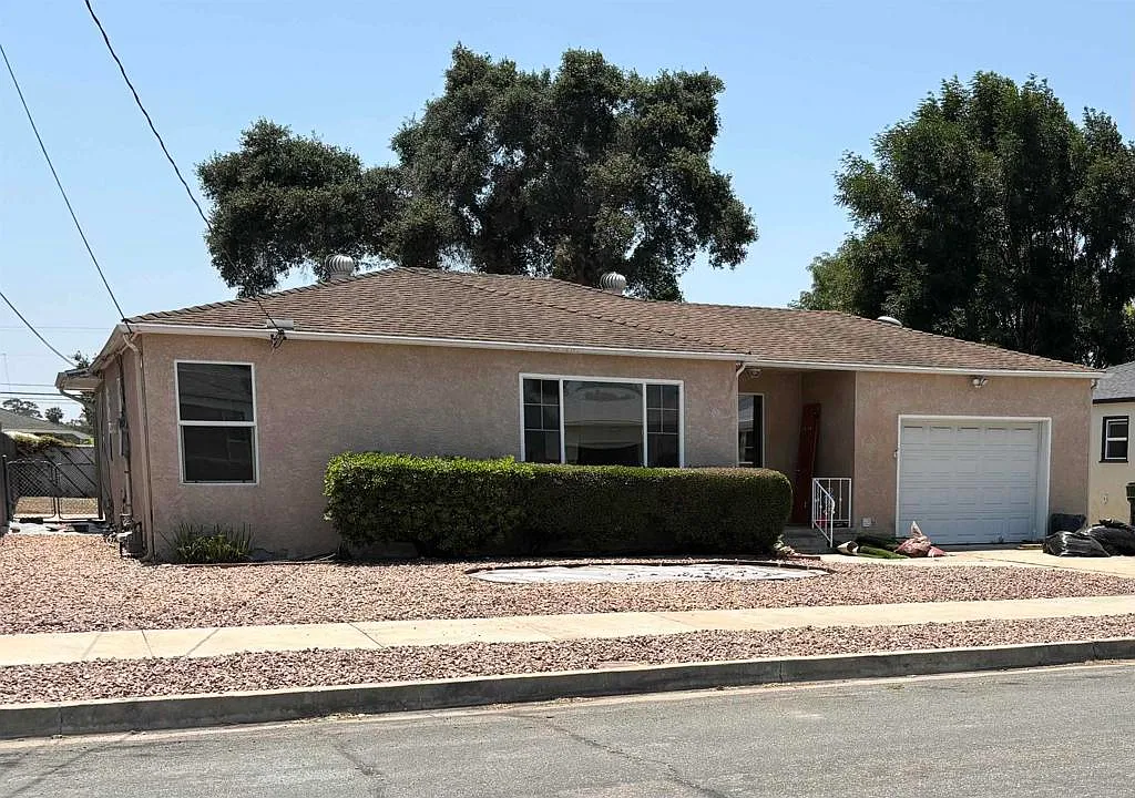 3 bed, 2.5 bath, 1834 sqft, $3,800 — Photo 1