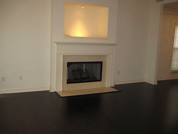 4th image of 1643 Brentwood Pointe #1