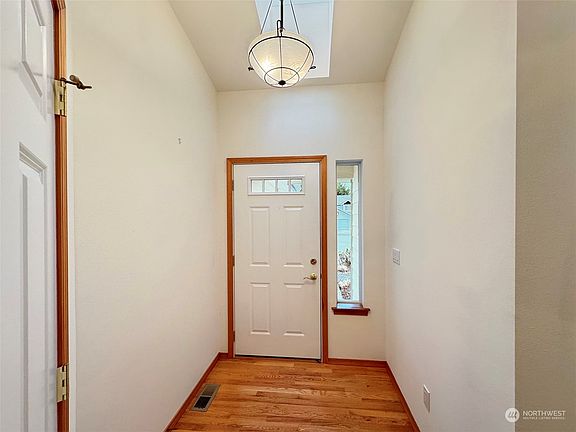 4th image of 717 Estes Court