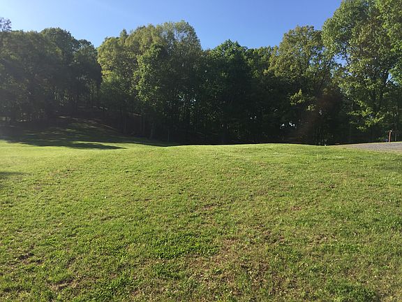 3rd image of 209 Woodland Ln