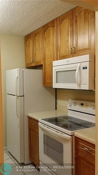 2nd image of 9988 Twin Lakes Dr