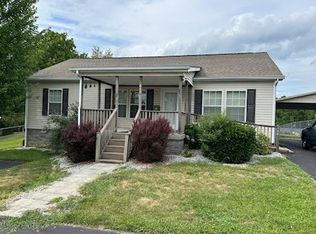 649 7th St NE, Pulaski, VA 24301