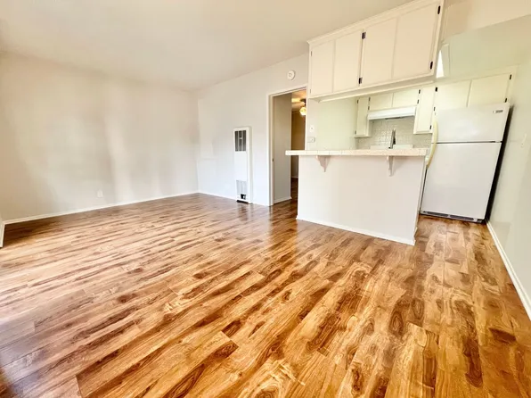 Bright 1BR/1BA First-Floor Apartment with Hardwood Floors, 3225 E 10th St #3225, Long Beach, CA 90804