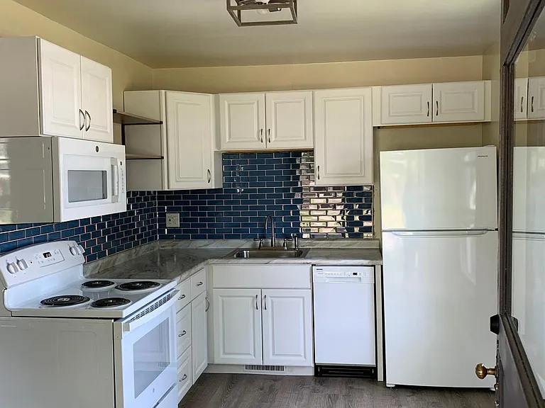 1001 S Main St — Photo 4
