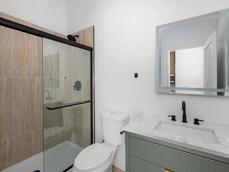 2110 Drescher St — Photo 2
