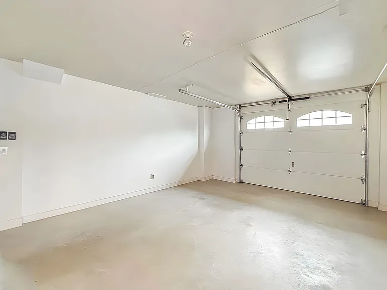 20 Franklin Ave — Photo 21