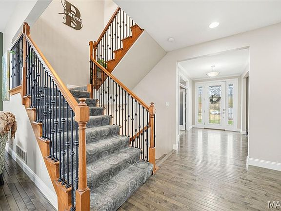 5th image of 904 Brook Valley Ct