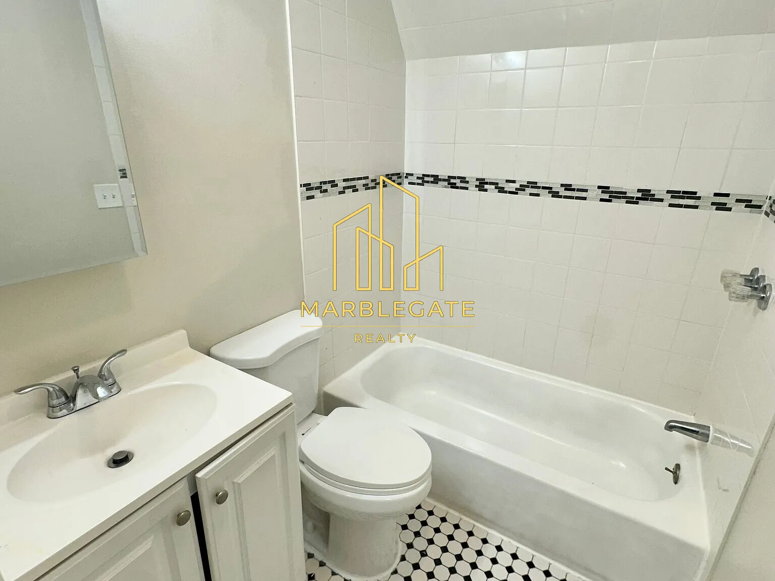 2 bed, 850 sqft, $1,800 — Photo 3