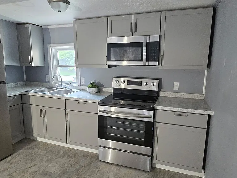 1301 N Rogers Ave — Photo 9