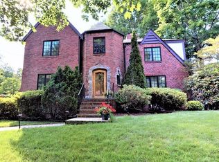 31 Boulevard Rd, Newton Center, MA 02459