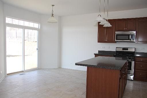 5th image of 7122 Country Club Hill Dr #2