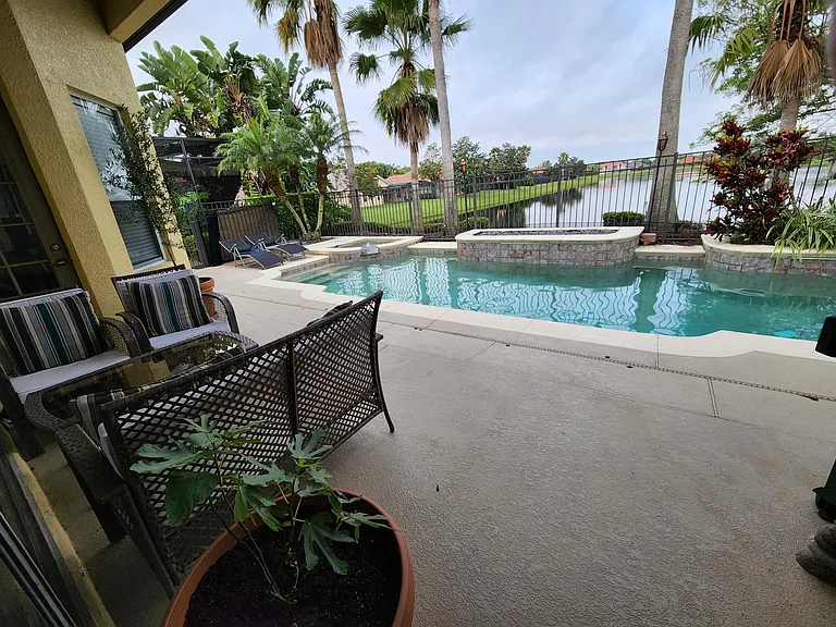 1330 Whitney Isles Dr — Photo 1